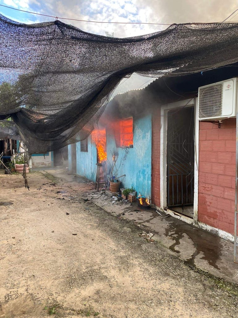Incendio afectó parcialmente una vivienda en el barrio San Lorenzo de Pilar