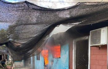 Un incendio ocasionó pérdidas en una vivienda.