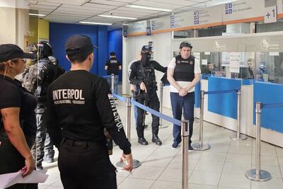 Momento de la extradición al Brasil del narcotraficante paraguayo José Luis Bogado Quevedo, alias Kuré.