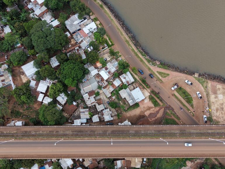 Redada en “barrio Mosquito” de Encarnación resulta con dos detenidos y 14 demorados
