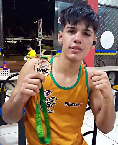 El juvenil púgil paraguayo Simel Espínola, promesa de nuestro boxeo.