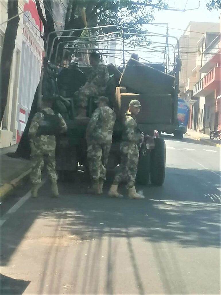 Militares abandonan sedes del BNF tras 20 años.