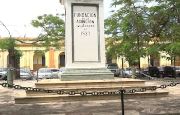 Plaza de la Independencia, frente a la Comandancia de la Policía, sufrió el robo de casi 20 reflectores hace un mes.