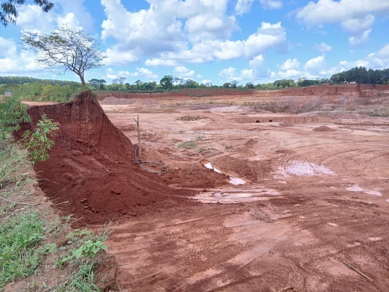 Camino cortado por cantera en Paso Yobai