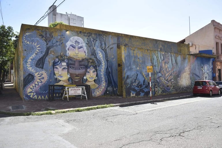 Mural en la parte posterior de la Manzana de la Rivera, en O'Leary esquina Benjamín Constant, otro punto ideal para fotografías en Asunción.