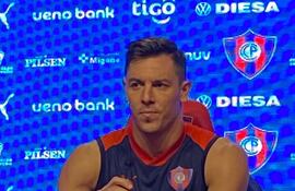 El jugador de Cerro Porteño, Diego Churín, durante la conferencia de prensa.