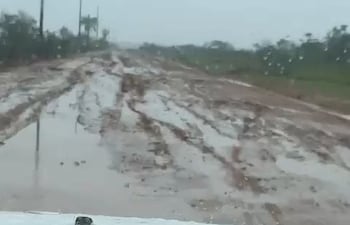 Pobladores de Borja y Mbuyapey denuncian abandono y reclaman asfalto ante aislamiento por lluvias.