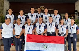 Delegación paraguaya con parte de los atletas que competirán en los juegos mundiales de policías.