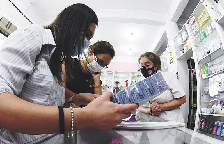 Actualmente una de las principales labores del químico farmacéutico es la farmavigilancia o control de medicamentos.