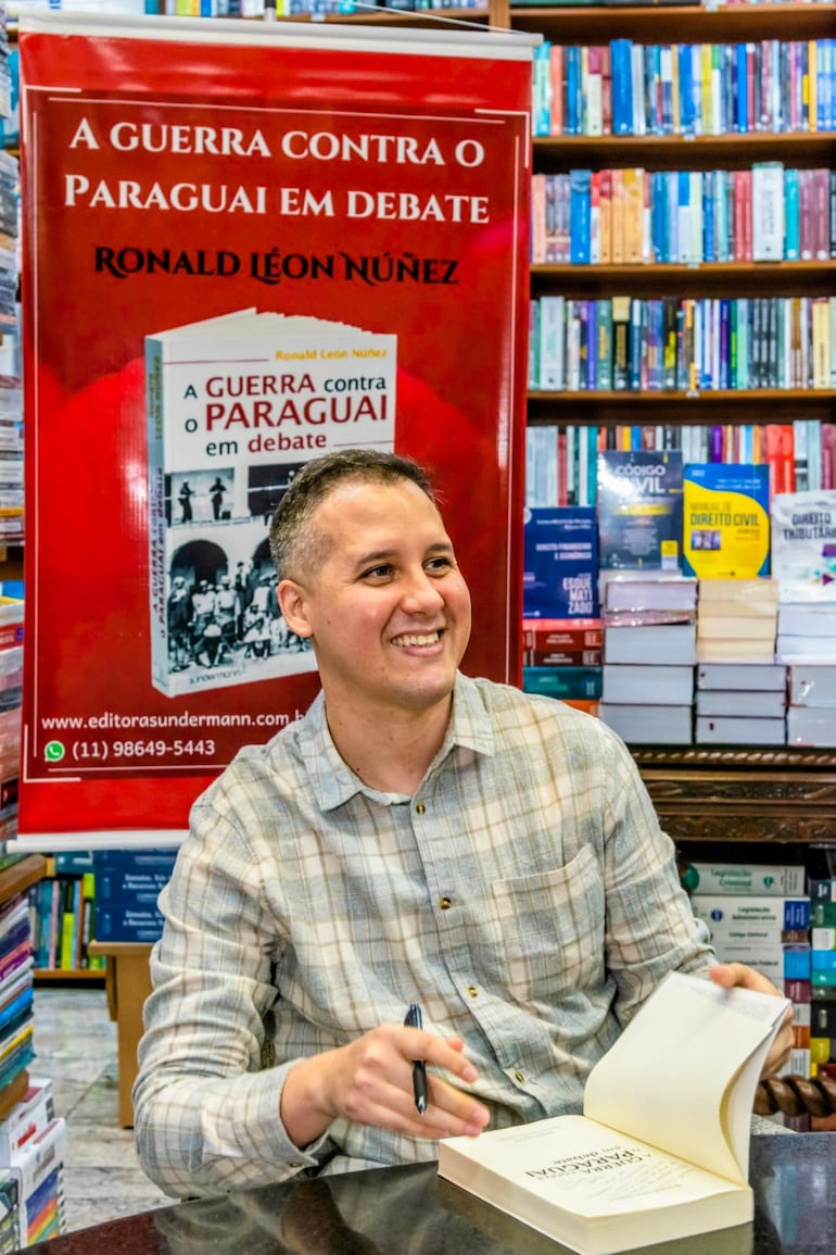 Ronald León Núñez, historiador paraguayo.