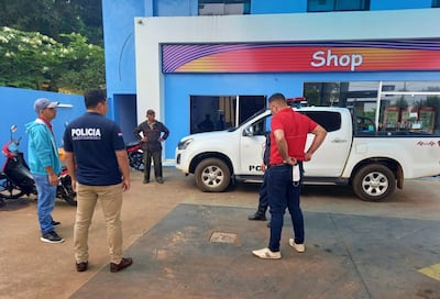 Fachada de la estación de servicios hurtada el domingo en Villarrica.