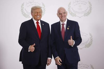 Donald Trump (i) y Gianni Infantino coincidieron en Egipto.