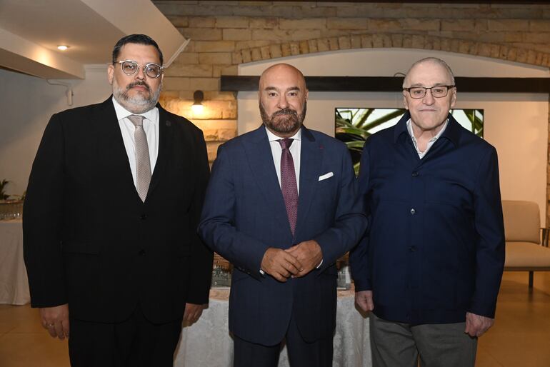 Herib Caballero Campos, Pierre-Christian Soccoja, embajador de 
Francia y Nicolás Latourrette Bo.