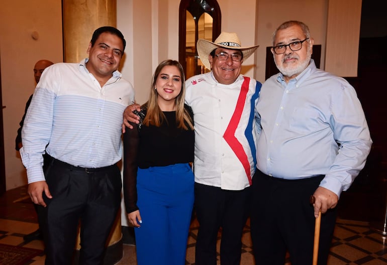 Juan Benítez, Valeria Alviso, Benjamín Benítez y Eduardo Báez.
