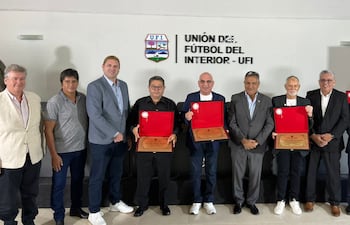 Distinción de la UFI a caracterizados periodistas:
Hugo Pereira, Benicio Martínez y Roberto "Tito" González.