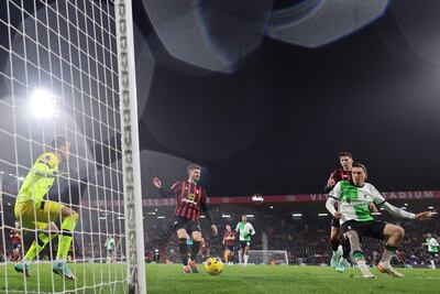 Darwin Núñez anota su segundo gol, el cuarto para la victoria 4-0 de ayer del Liverpool en campo del Bournemouth  por la Premier League.