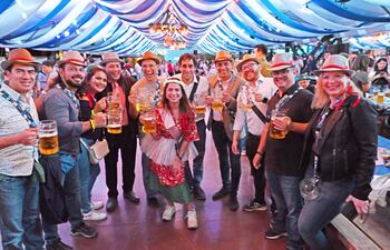 Tres noches de pura fiesta se vivieron en la Carpa Paulaner, que fue montada en la Costanera de Asunción.