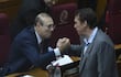 Juan Carlos "Nano" Galaverna saluda a su colega acusado Erico Galeano.