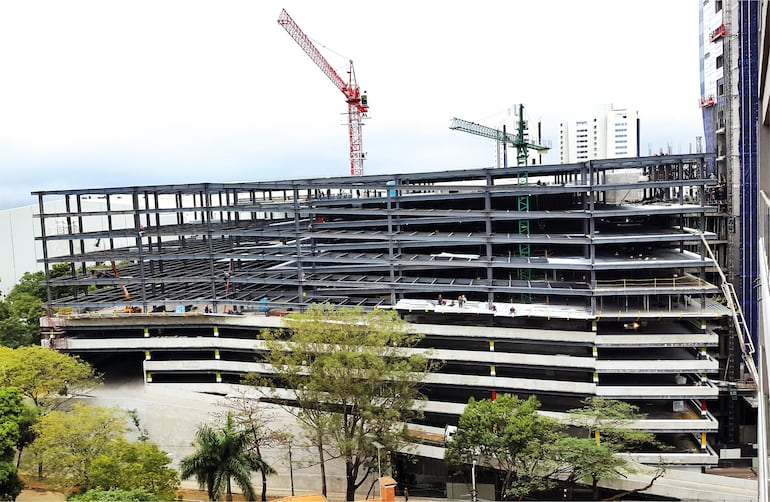 Obra emblemática construida para el edificio metálico de Paseo La Galería.