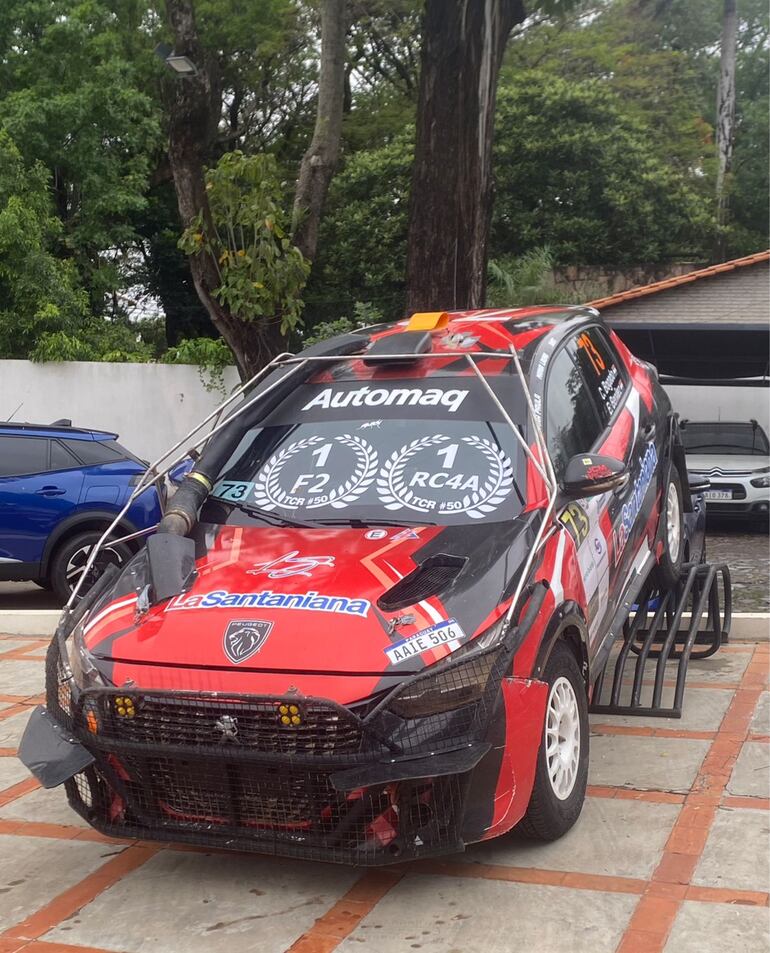 El Peugeot 208 de Carlos Bogado y Enrique Benítez porta los laureles con el 1º de la F2 y la RC4A.