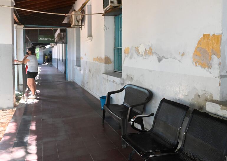 A simple vista, se pude ver que la situación estructural del Ineram, es deplorable. 