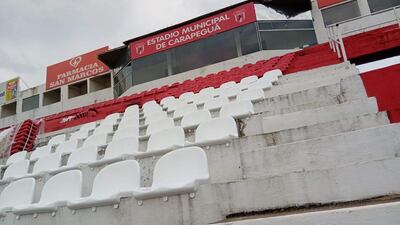 Vista de la zona de Preferencia del estadio Municipal de la ciudad de Carapeguá.