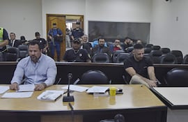 Reinaldo "Cucho" Cabaña (derecha) y el exdiputado colorado Ulises Quintana, en la última jornada de audiencia preliminar del caso Berilo.