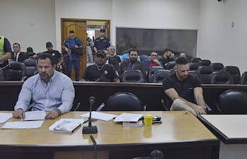 Reinaldo "Cucho" Cabaña (derecha) y el exdiputado colorado Ulises Quintana, en la última jornada de audiencia preliminar del caso Berilo.