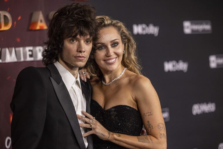 Maxx Morando y Miley Cyrus se casarán este año que inicia. (EFE/EPA/JILL CONNELLY)
