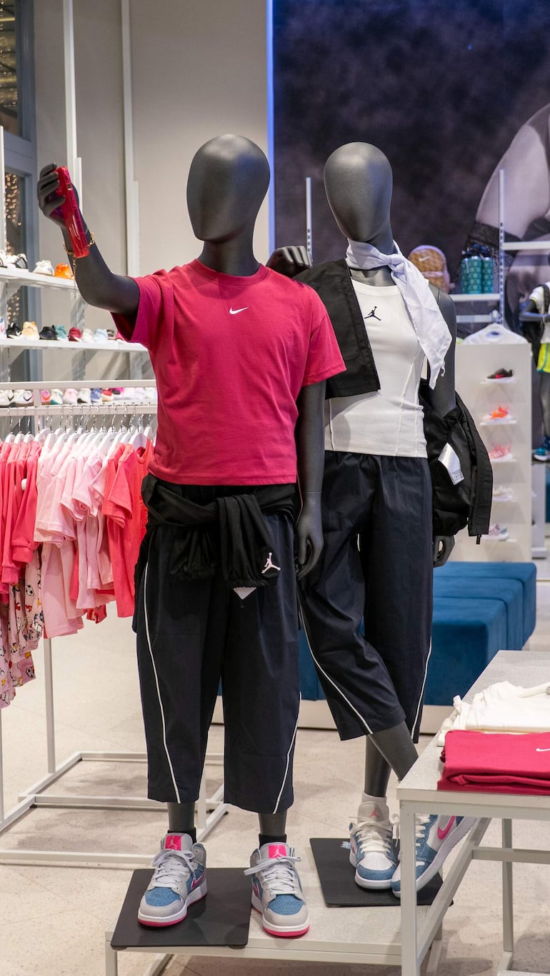 Ropa deportiva de reconocidas marcas se encuentran en Academy, que acaba de abrir en el piso 2 del Bloque B del Shopping Mariscal.