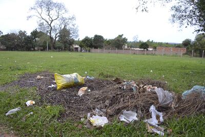 Predio baldío del IPS de la ciudad de San Juan Nepomuceno, que solo sirve para acumulación de basuras.