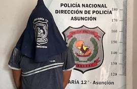 Roban motocicleta del estacionamiento del IPS Central y caen dos sospechosos tras rastreo por GPS