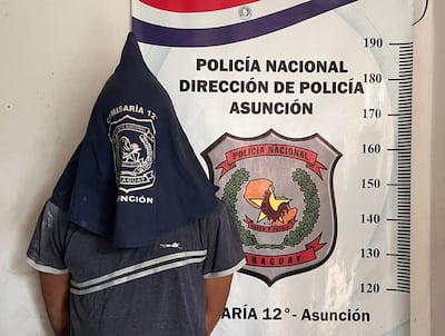 Roban motocicleta del estacionamiento del IPS Central y caen dos sospechosos tras rastreo por GPS