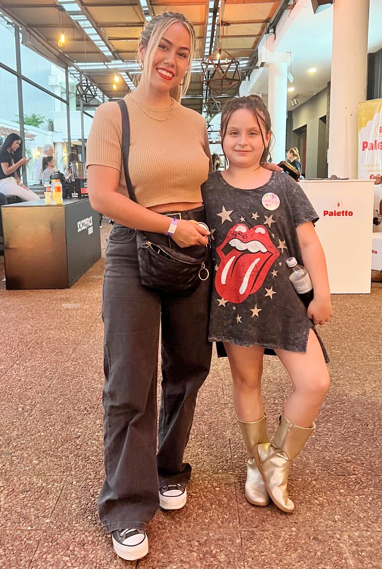 Ana Centeno y Reggina Rahi.