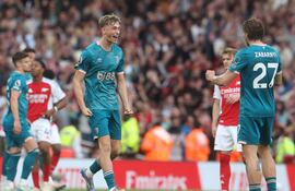 Jugadores del AFC Bournemouth celebran la victoria en el partido de la Premier League inglesa entre el Arsenal y el AFC Bournemouth en Londres.