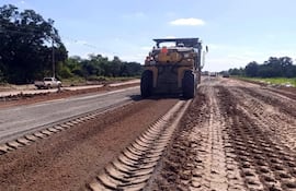 Se registran importantes niveles de ejecución en la pavimentación de la ruta PY12, entre Chaco’i y General Bruguez.