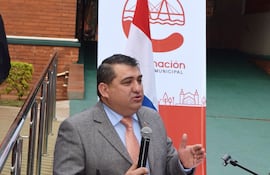 Intendente Luis Yd (Alianza), durante el acto inaugural.