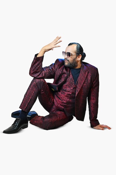 Gustavo Cabaña celebra 25 años de carrera con el humor, a través de un nuevo espectáculo teatral.