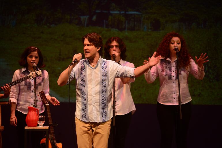 David Portillo durante una presentación. El cantante también dará cierre esta noche a la gira "100 años de guarania".