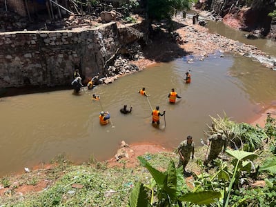Así se da desde ayer la búsqueda de militares desaparecidos en el arroyo Lambaré.