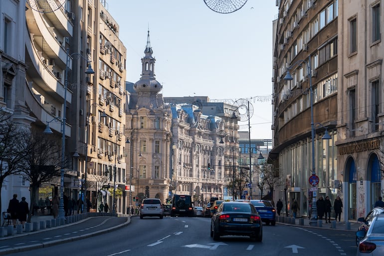 Bucarest, Rumanía. Vista de la calle Calea Victoriei.