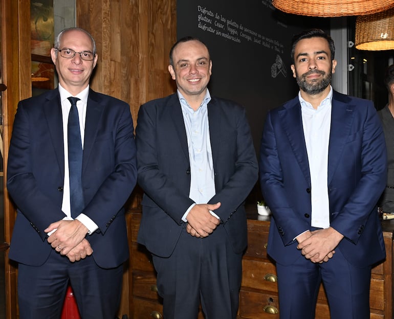 Valéry Vicini, Philippe Serres y Julio Adrien. 