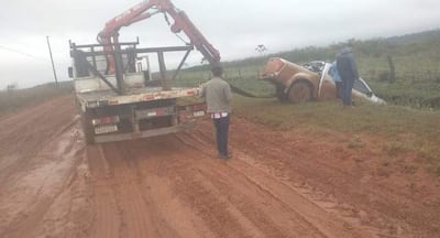 Un año después, la promesa del asfalto sigue en el barro: accidente evidencia abandono del tramo Borja-Mbuyapey.