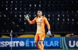 El portero uruguayo nacionalizado paraguayo, Gastón Olveira durante el encuentro ante Vasco da Gama, correspondiente al Grupo G de la Copa Sudamericana 2026. (Foto: @elClubOlimpia)