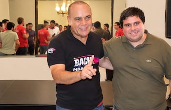 El presidente del Senado, Basilio "Bachi" Núñez (ANR, HC) en compañía de su director general de gabinete, Fernando Sebastián Rolón Toja, a quien dió aumentazos en siete años como funcionario del Congreso.
