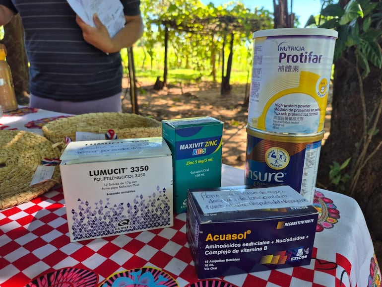 Ofrecen poroto y artesanías para que su hijo con discapacidad continúe tratamiento en el Hospital General de Itapúa