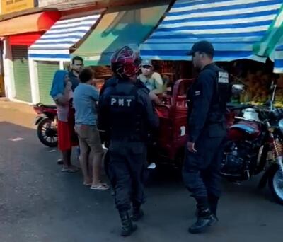 El procedimiento fue realizado en plena vía pública del Mercado Municipal de Abasto de Ciudad del Este.