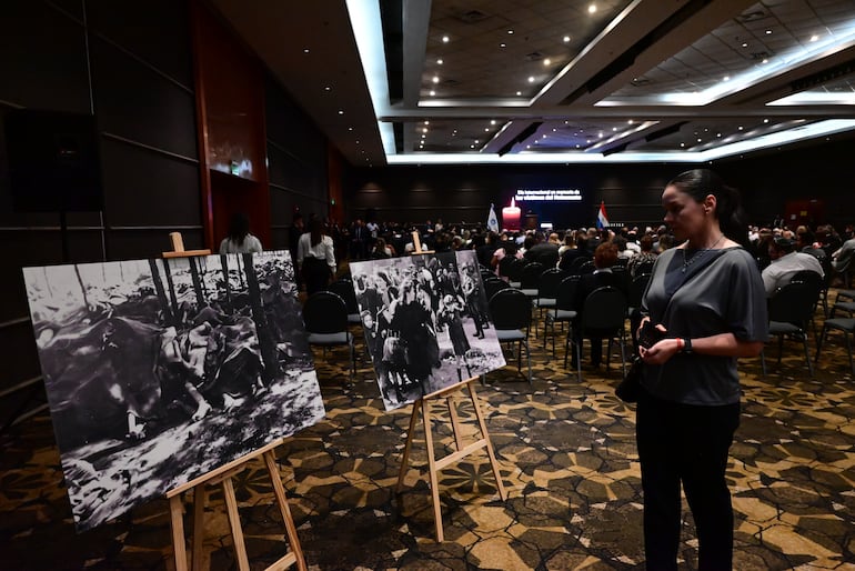 En un emotivo acto realizado en el hotel Sheraton, el embajador de Israel, Amit Mekel, lideró la conmemoración de las víctimas del  Holocausto