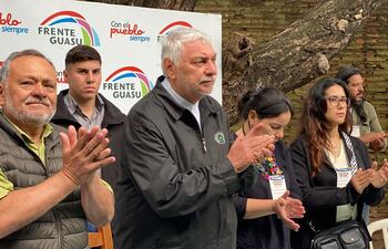 Fernando Lugo reaparece en público durante la plenaria nacional del Frente Guasu