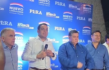 Felicito al nuevo Presidente del Partido Liberal Alcides Riveros.
Te deseo muchos éxitos.
Tenemos la oportunidad histórica de construir una oposición unida.